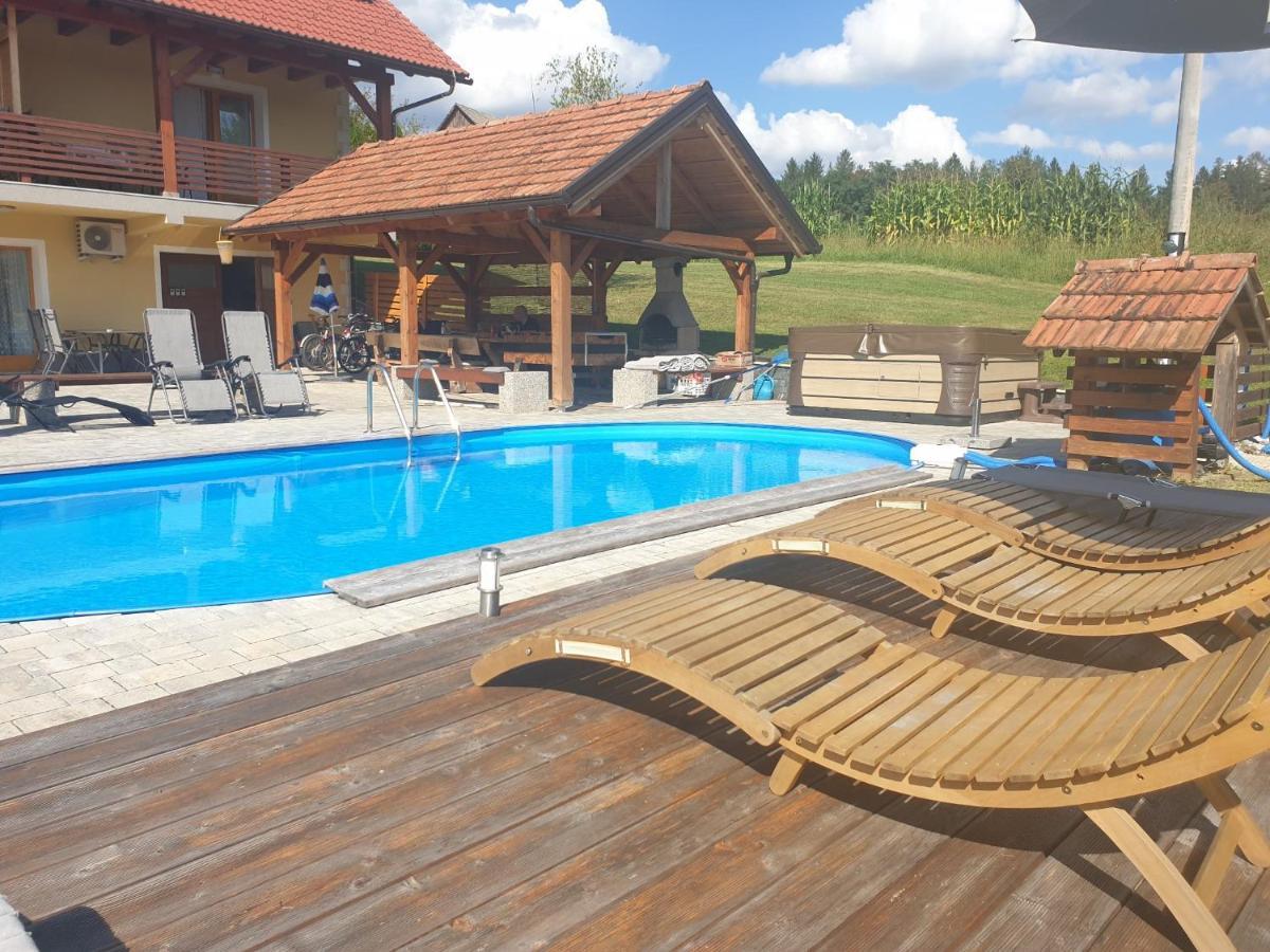 Lahinja & Kolpa River Apartments Metlika Exteriör bild